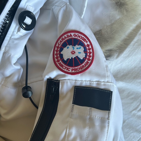 Gorgeous Canada Goose Jacket - Picture 7 of 8